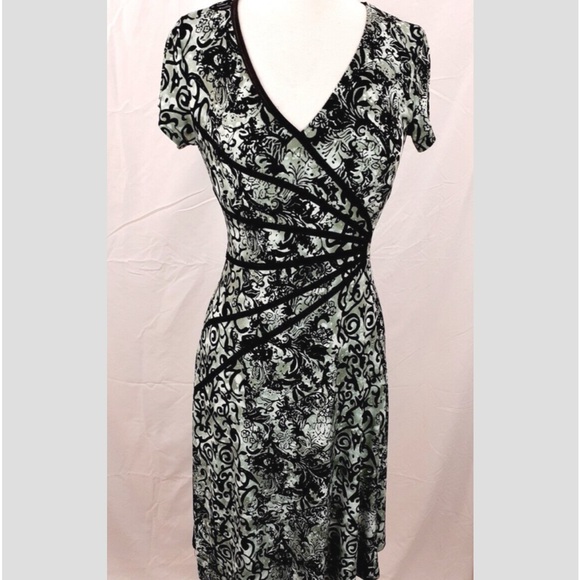 Connected Apparel beautiful dress with web design plus size 16 - Picture 9 of 9